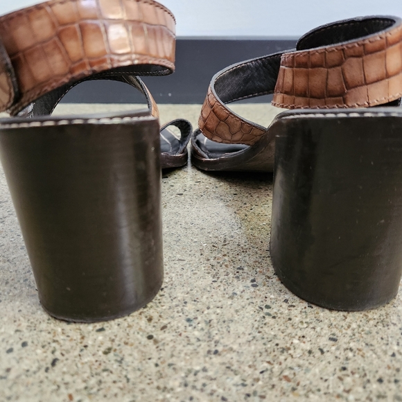 Donald J Pliner strappy leather sandals - Picture 3 of 5